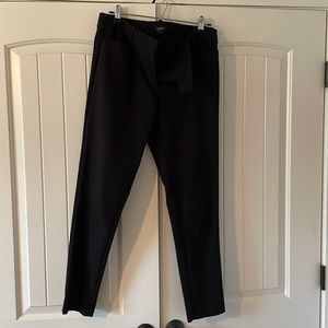 Loft size 8 black ankle skinny slacks.